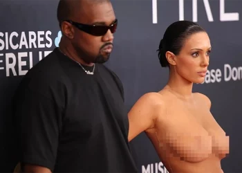 Kanye West lộ ảnh gốc