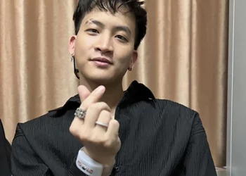 Nhism lộ ảnh hút pod trên bàn: Trách Nhiệm Của Người Có Ảnh Hưởng