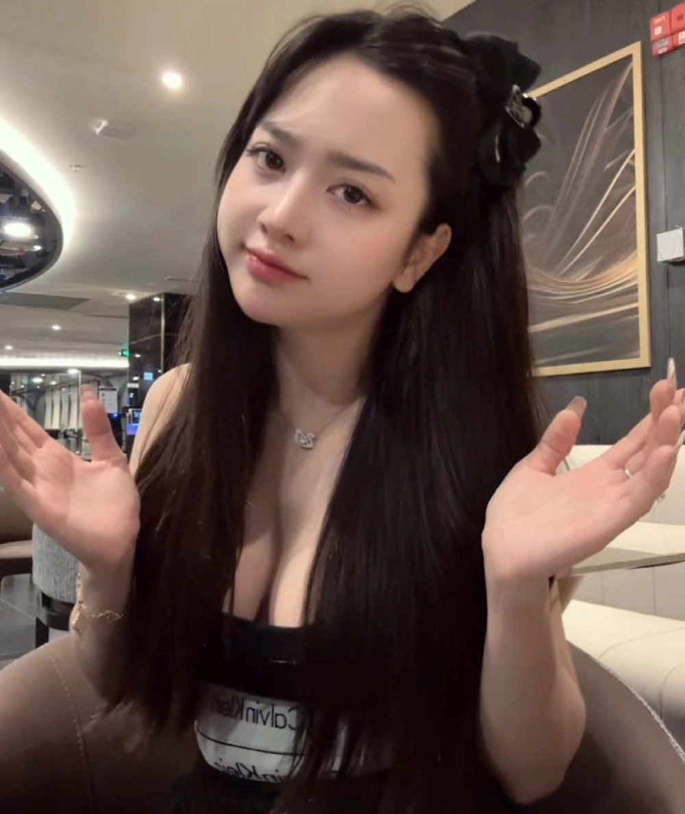Tuyết Nhung Mercedes