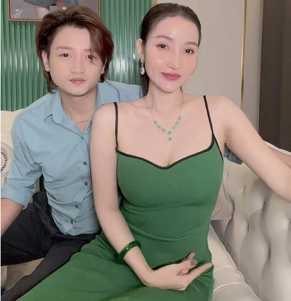 Tuyền Đoàn MQ Skin lộ clip với nhân viên