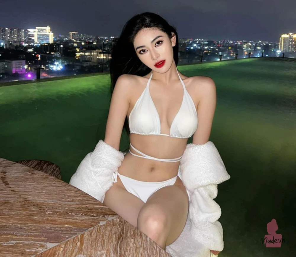Clip Linh Trương hotgirl đi tour ăn kem với bạn trai trên du thuyền 4 Linh Trương phốt bán quạt