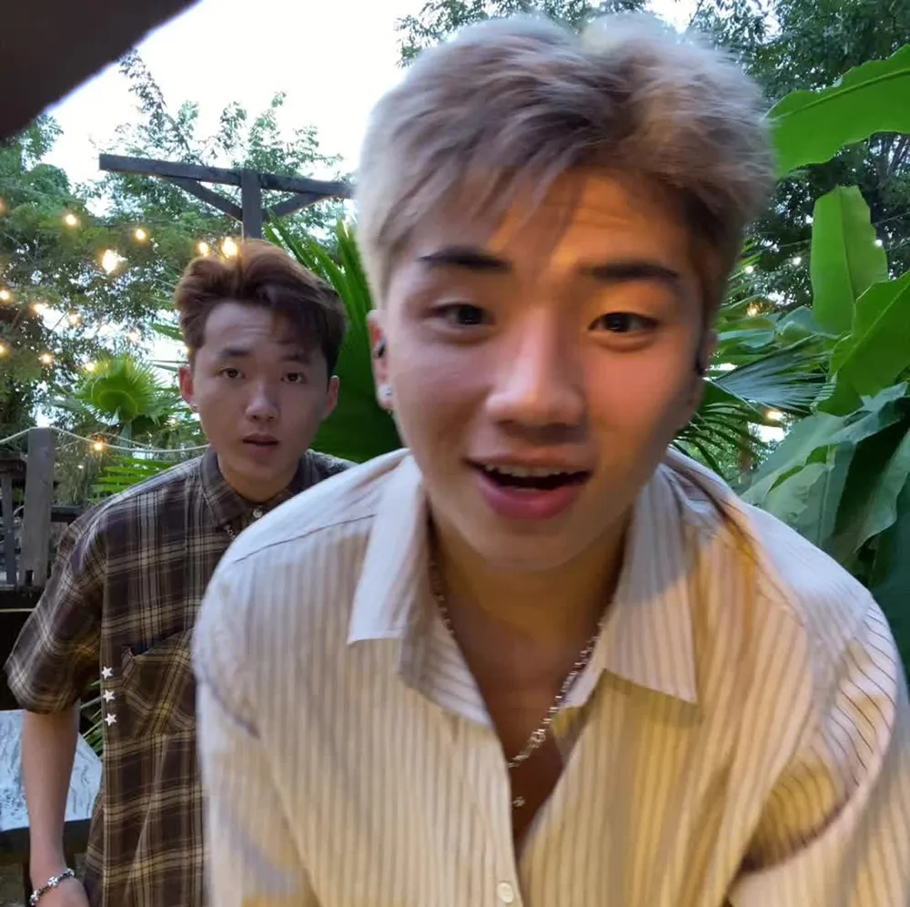 Bo Pờ Cafe lộ clip sặc cục trong WC: Thực hư câu chuyện 2 Bo pờ cafe bao nhiêu tuổi