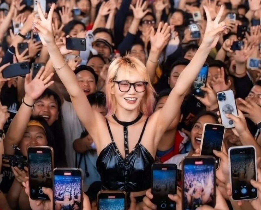 Clip giáo viên 35 tuổi Trung Quốc ăn kẹo