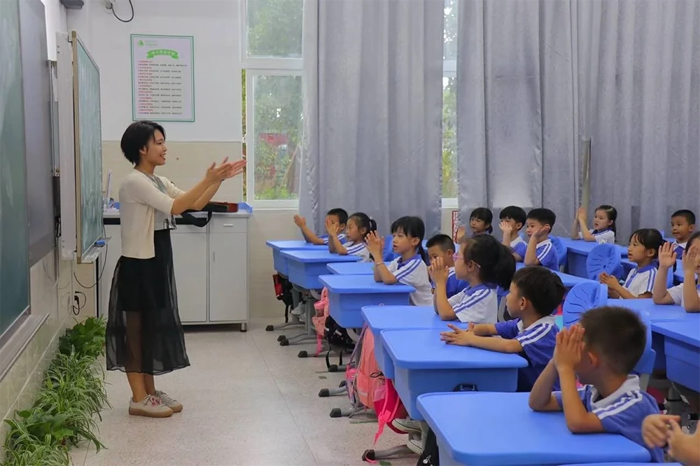 Giáo viên 35 tuổi Trung Quốc video gốc