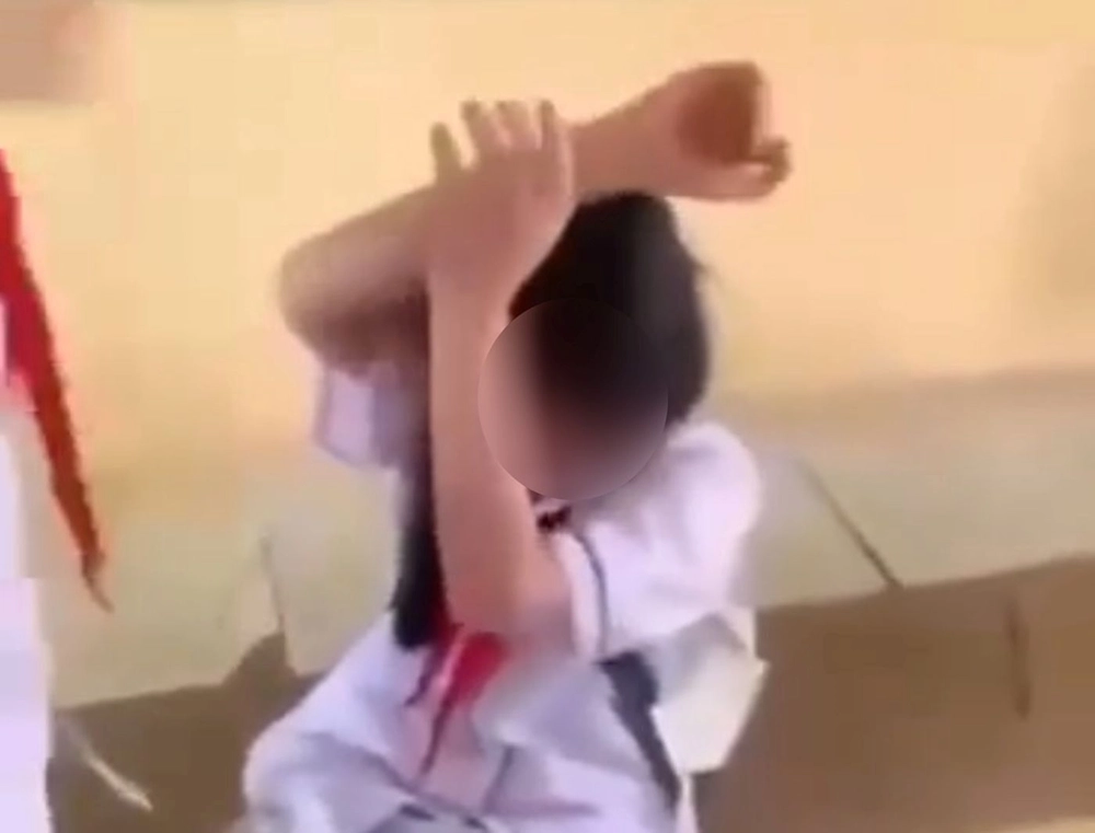 Clip THCS Ngọc Lặc Thanh Hoá bắt lột áo video gốc 3 Clip THCS Ngọc Lặc Thanh Hoá video