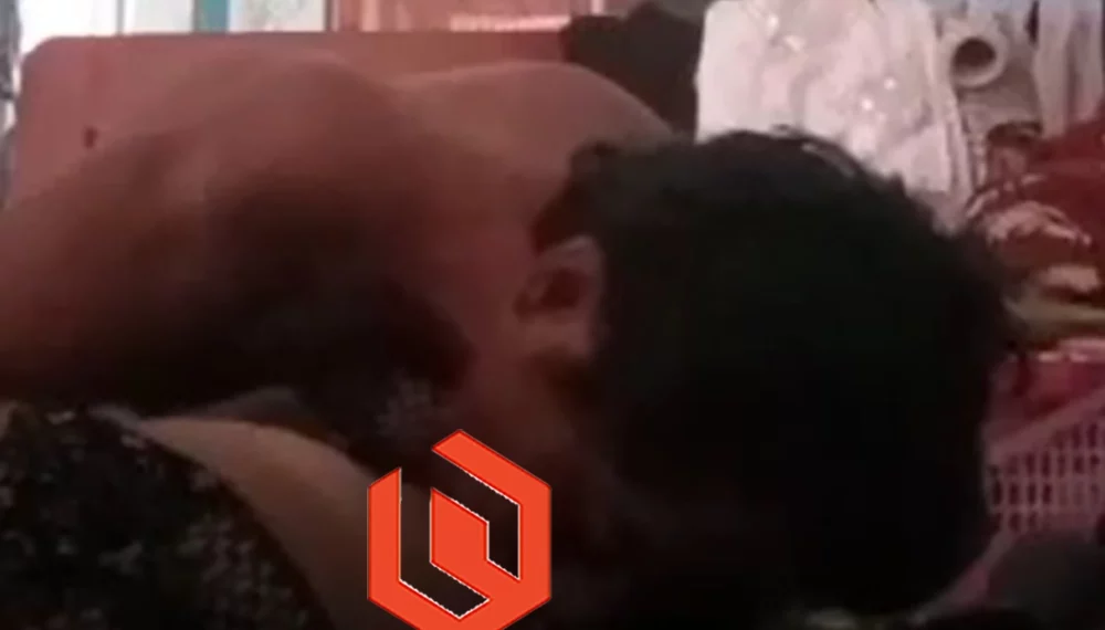 Clip Thành Ngọc chổi chà bốn lù vợ trước mặt con trên livestream