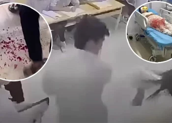 Clip nam học sinh đánh cô giáo ở Hà Nội nhập viện do không làm bài tập